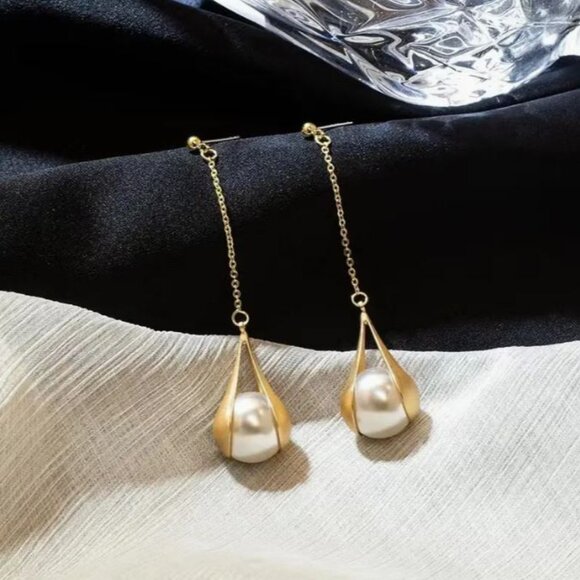 RIZILIA Jewelry Set - Clear Pea Shape Pendant Necklace & Drop Earrings, Simulated White Topaz, White Gold Plated, Simple Modern Elegant Style - View #8
